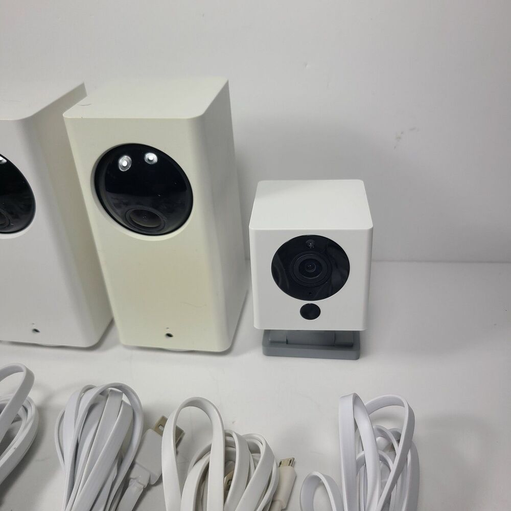 LOT of 4 Wyze Cam Pan WYZECP1 WYZEC2 1080p Wi-Fi  Security Camera w/ Adapters - Picture 3 of 9